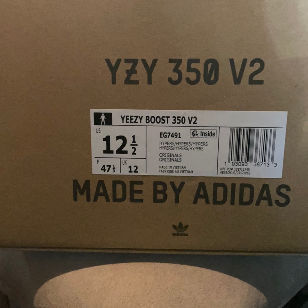 Yeezy 350 V2 Hyperspace